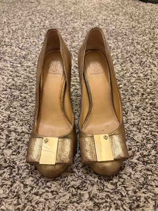 Tory Burch Shoes - Tory Burch Gold Metallic Bow Pumps